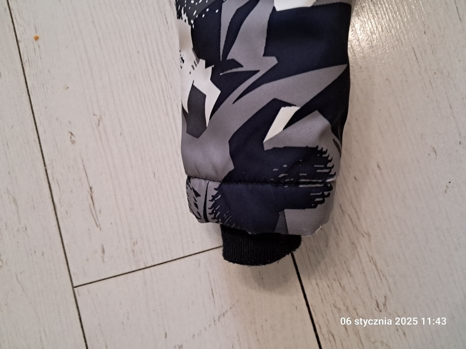 Kurtka zimowa chłopięce z kapturem 8lat bardzo ciepła