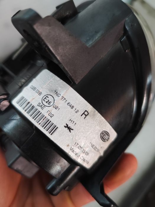 Sprzedam komplet oryginalych halogenów audi Q5/SQ5 Hella zarówki stan