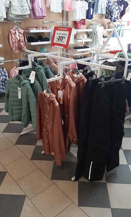 Wyposażenie sklepu odzieżowego, 51015 meble, regały, haki