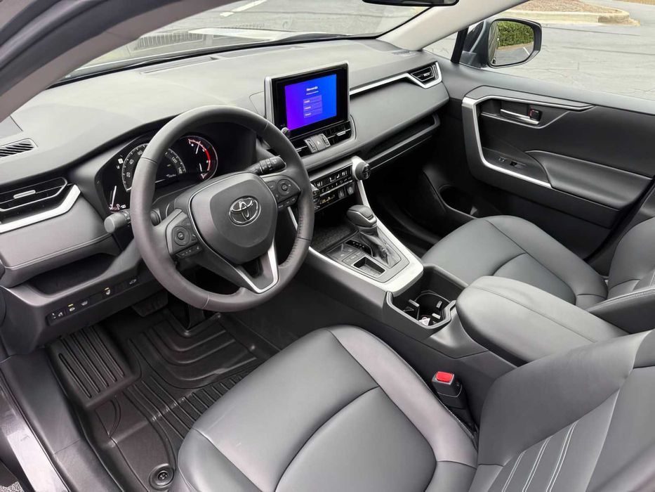 Toyota RAV4      2023