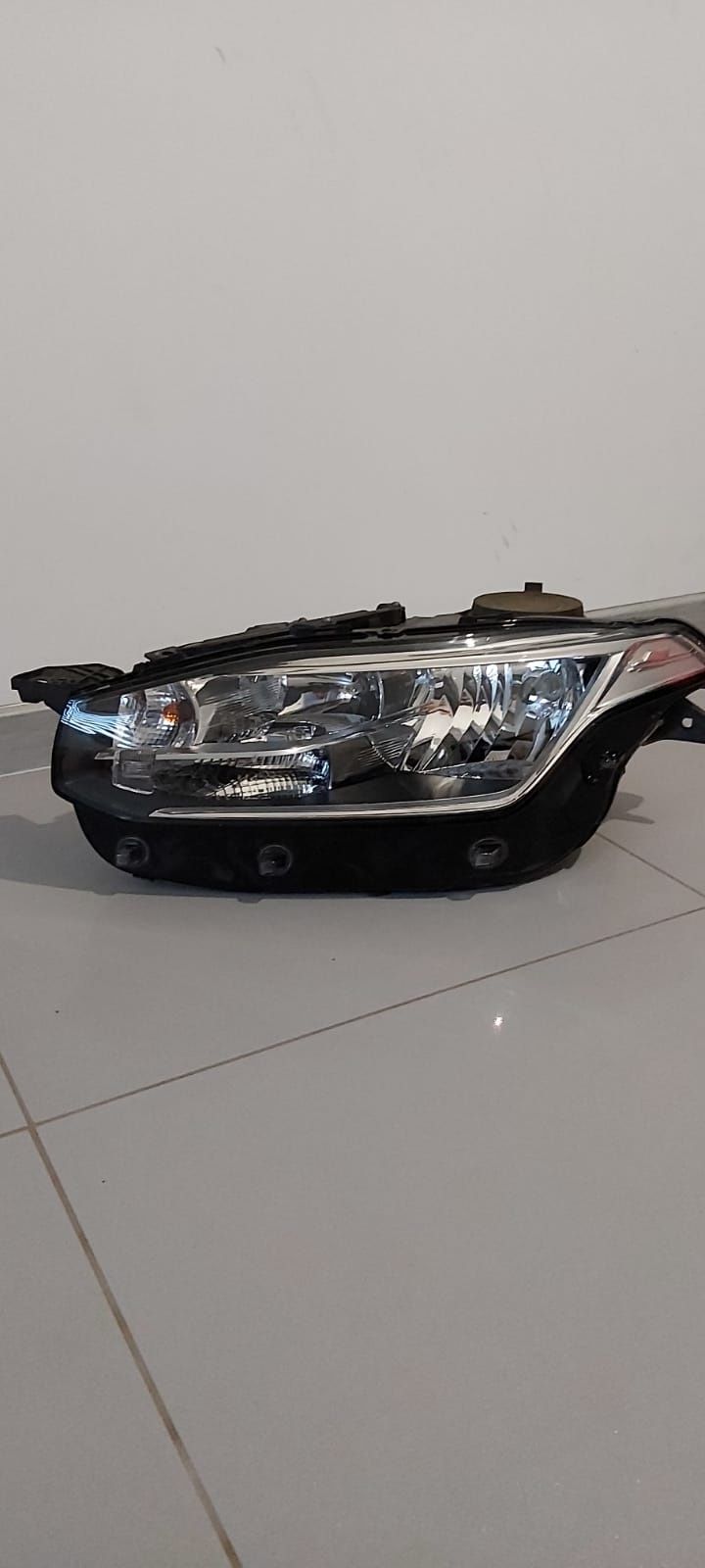 Lampa  lewa Volvo xc90 ll zwykła