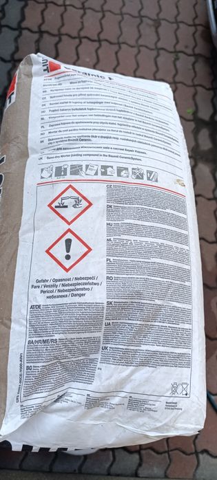 Fuga, zaprawa do fugowania z trasem BAUMIT BIAŁA 70SZT