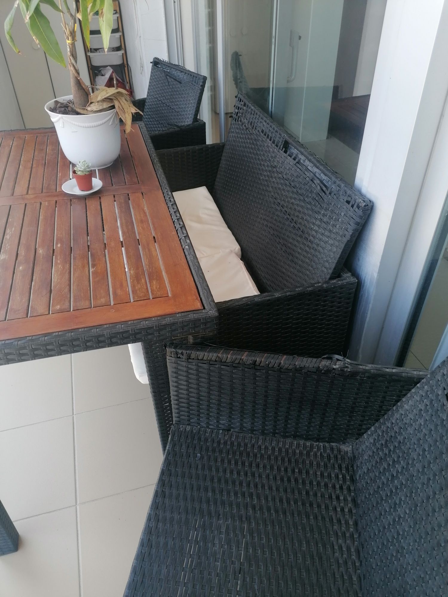 Conjunto Mesa e caldeirões jardim