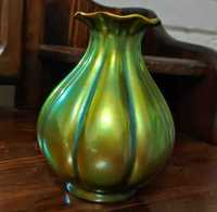 Wazon Zsolnay w kształcie cebuli z glazurowanej ceramiki.