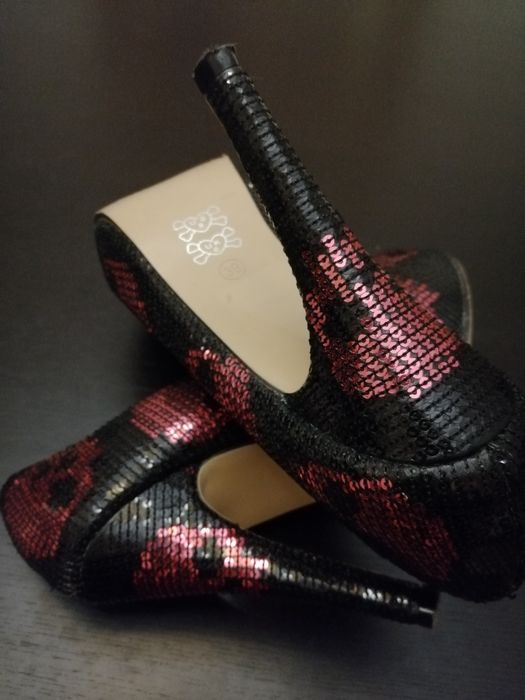 NOVO PREÇO - Sapatos Iron Fist (Tam 39)