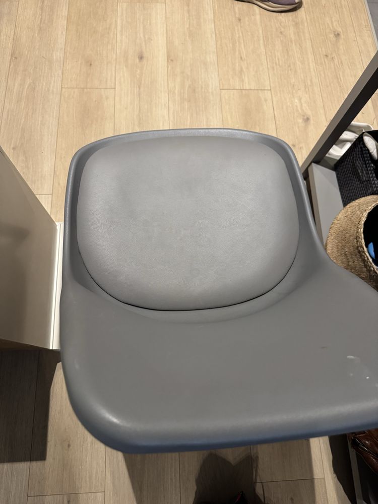 2 krzesełka + szafka nocna – stylowy komplet do sypialni lub salonu