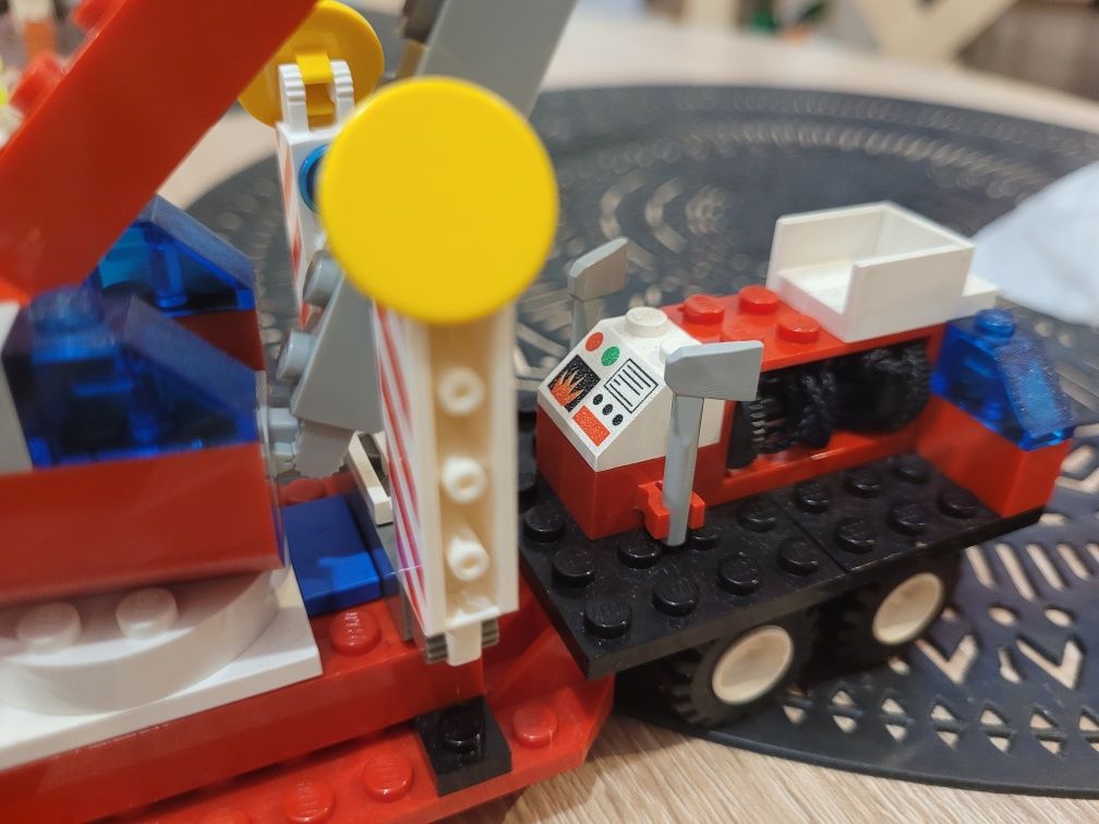 LEGO® 6477 Town - Wóz strażacki z podnośnikiem