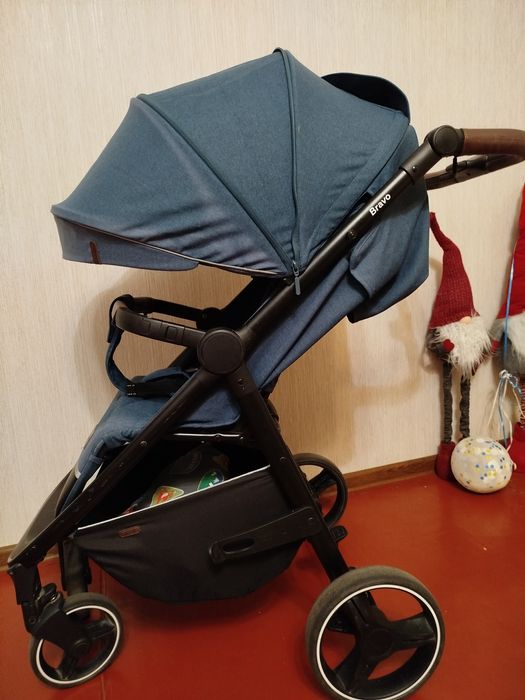 Прогулянкова коляска Carello Bravo