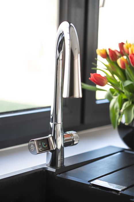 Bezdotykowa bateria z FILTREM WODY