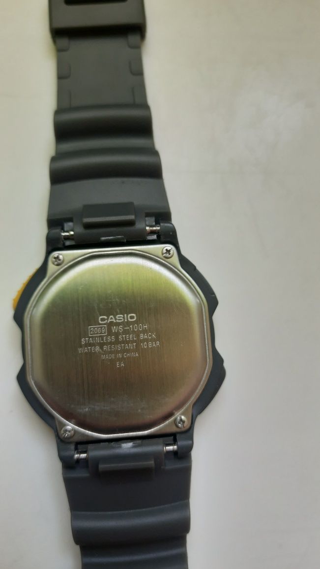 Спортивний годинник Casio WS-100H з підсвіткою в гарному станні, витри