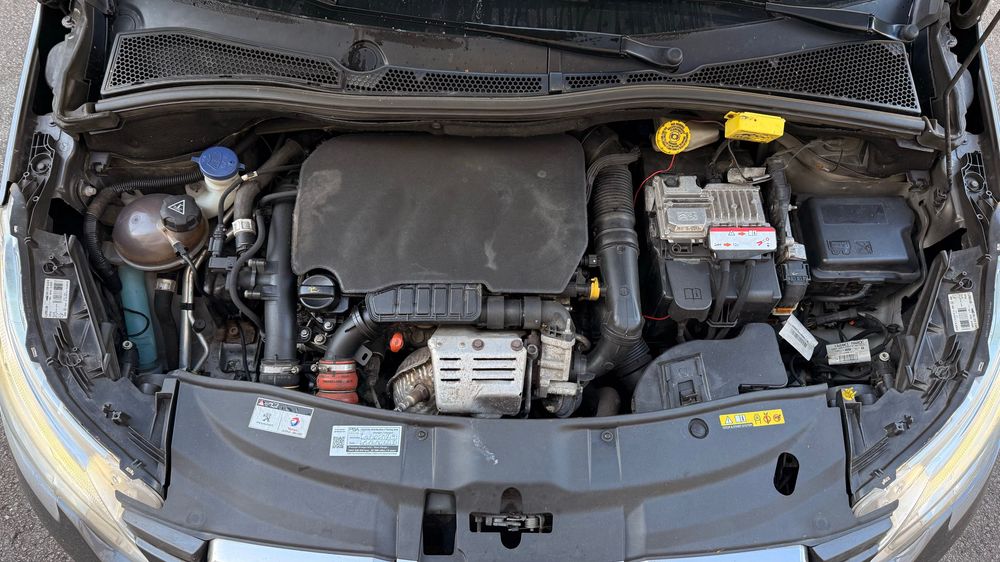 Peugeot 2008 1.2 PureTech Allure 110cv - Teto Panorâmico