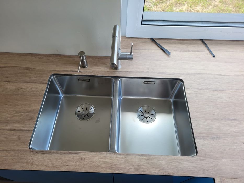 Montaż kuchni przeróbki montaż mebli z paczki i blatow kompakowych