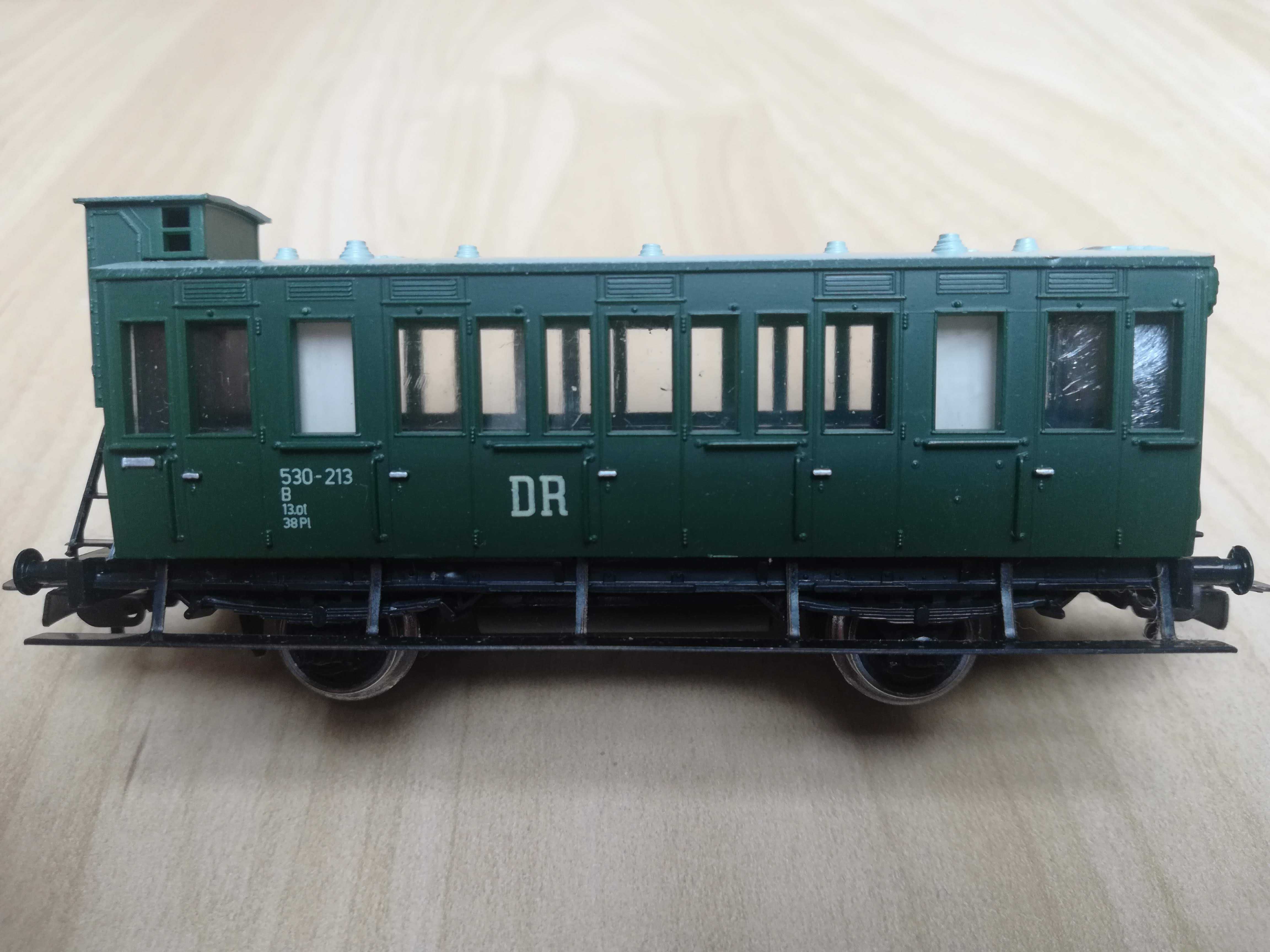 Wagon osobowy PIKO 04374 (DR 530-213) H0 1:87 16,5mm
