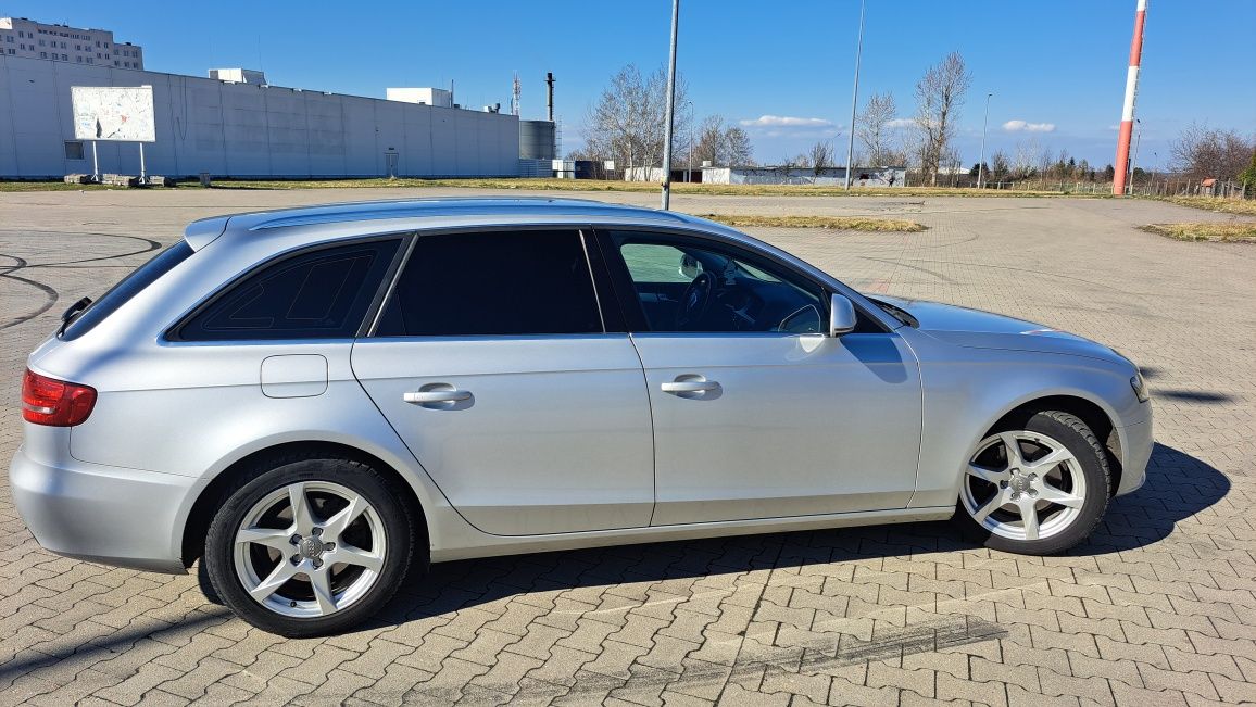 Audi A4 B8 Avant 2.0 tdi Manual
