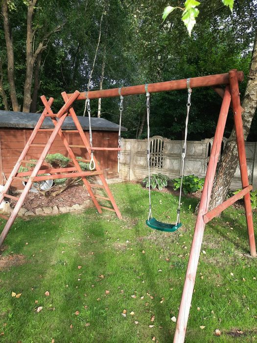 Drewniana huśtawka ogrodowa plac zabaw dla dzieci
