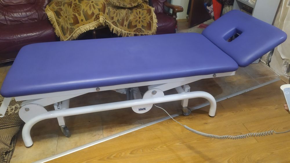 Масажно-косметична електрична кушетка..