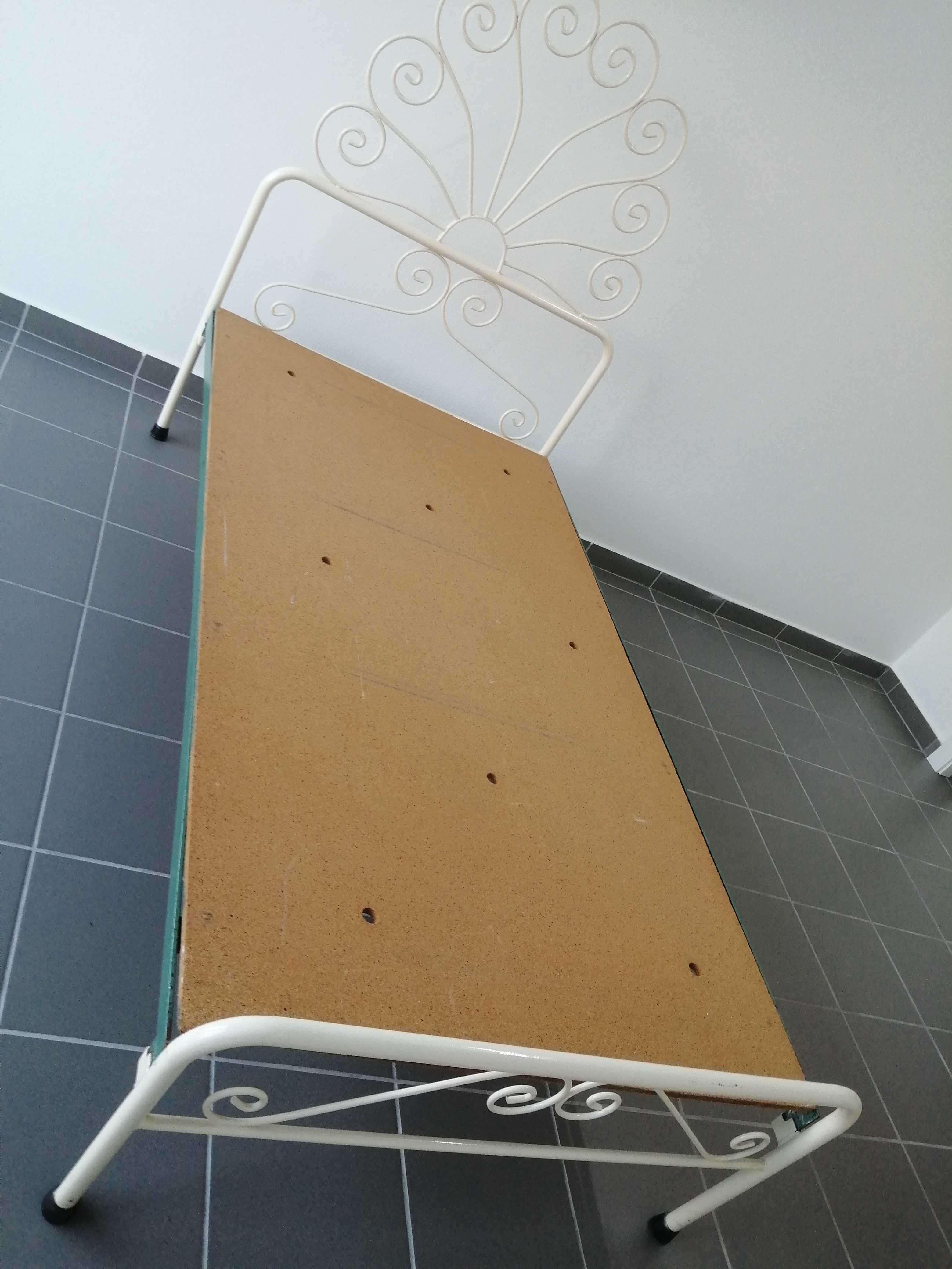 Cama de ferro criança (corpo e meio)