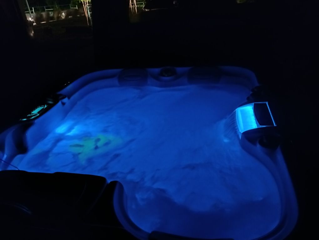 Jacuzzi ogrodowe Sundance Spas model CAPRI