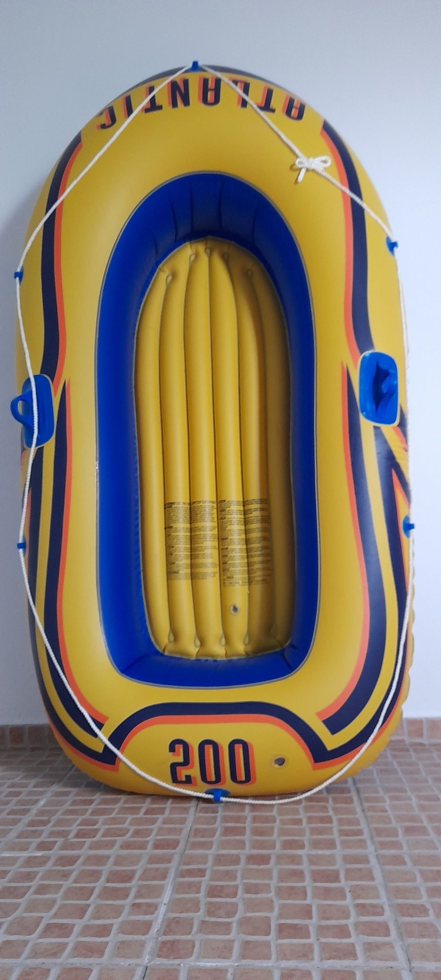 Barco Insuflável com Remos