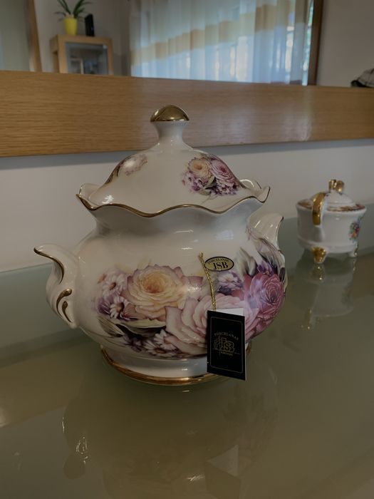 Peça de coleção porcelana JSB