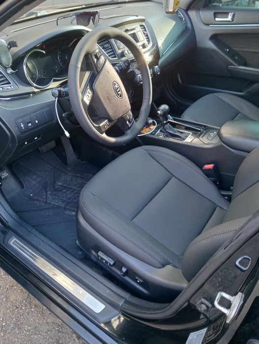 Автомобіль седан