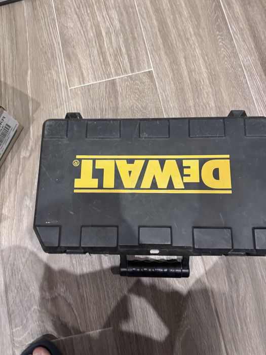 Продам ударний дриль Dewalt