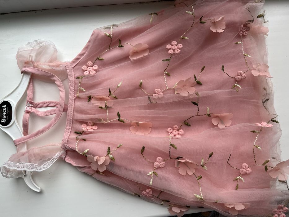 Продам святкову сукню на дівчинку