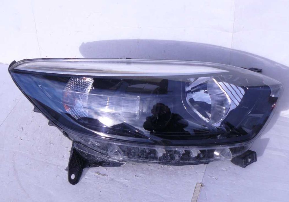 RENAULT CAPTUR I Lampa przednia prawa Czarna