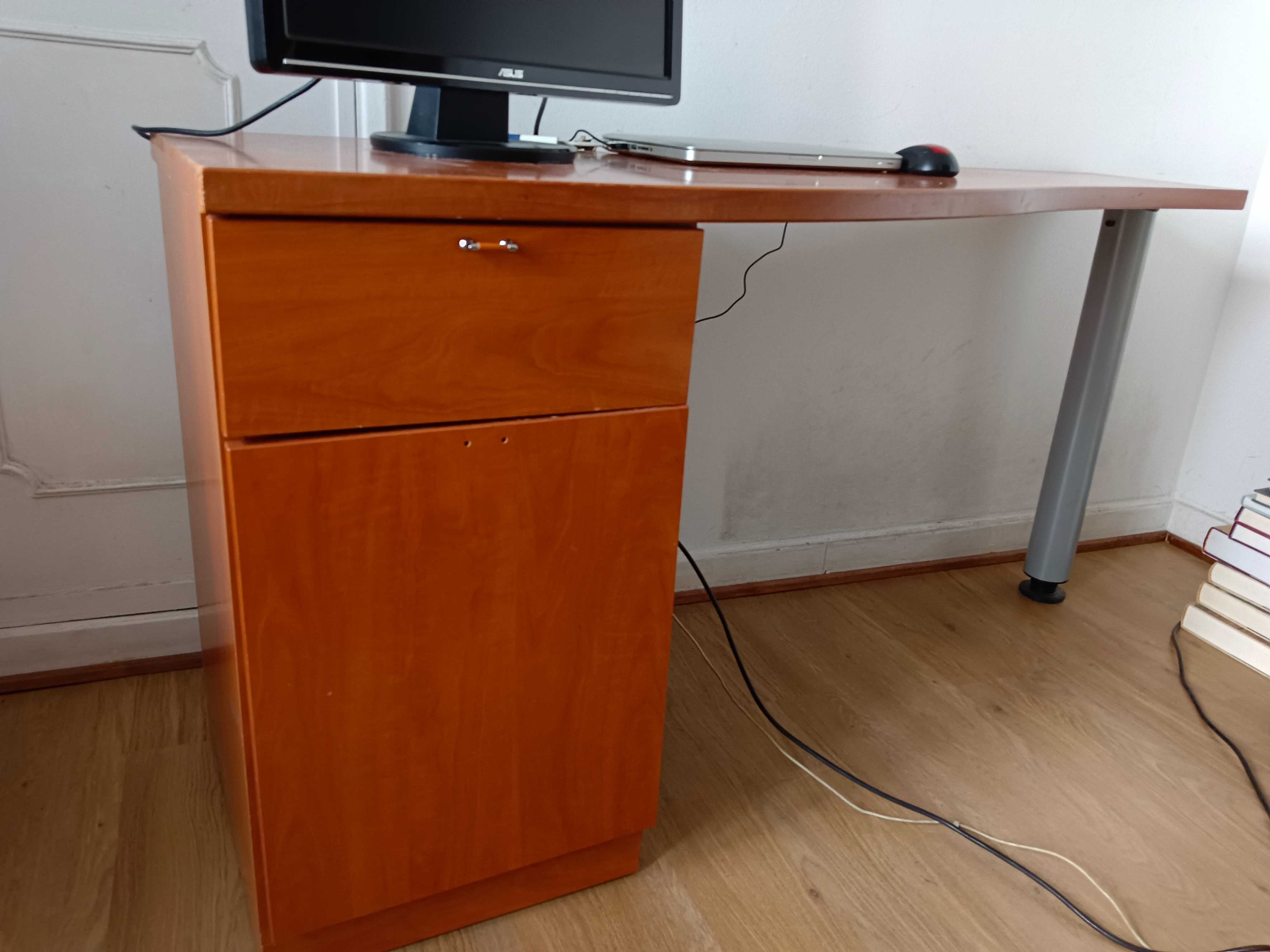 Estante e Secretaria