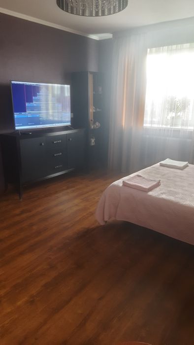 ЛЮКС . .Недалеко від центру. Біля медичного університету ім.