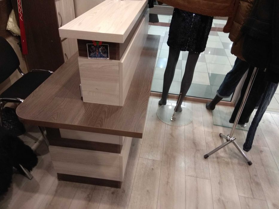 Стіл для магазину рецепшн.