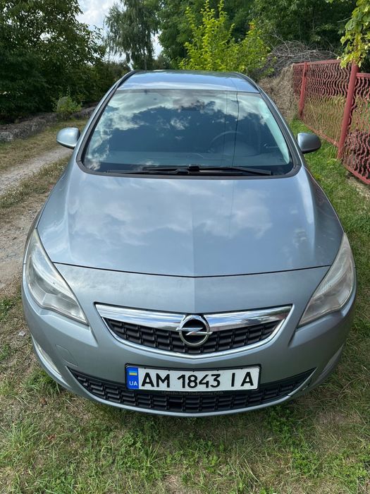 Opel astra j 2011рік