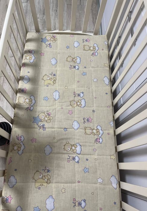 Дитяче ліжечко з матрасом