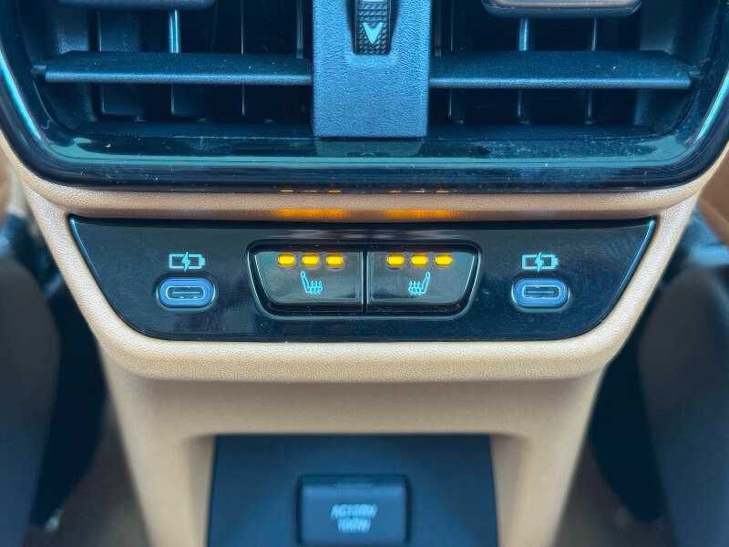 2023 Lexus RZ 450e Luxury