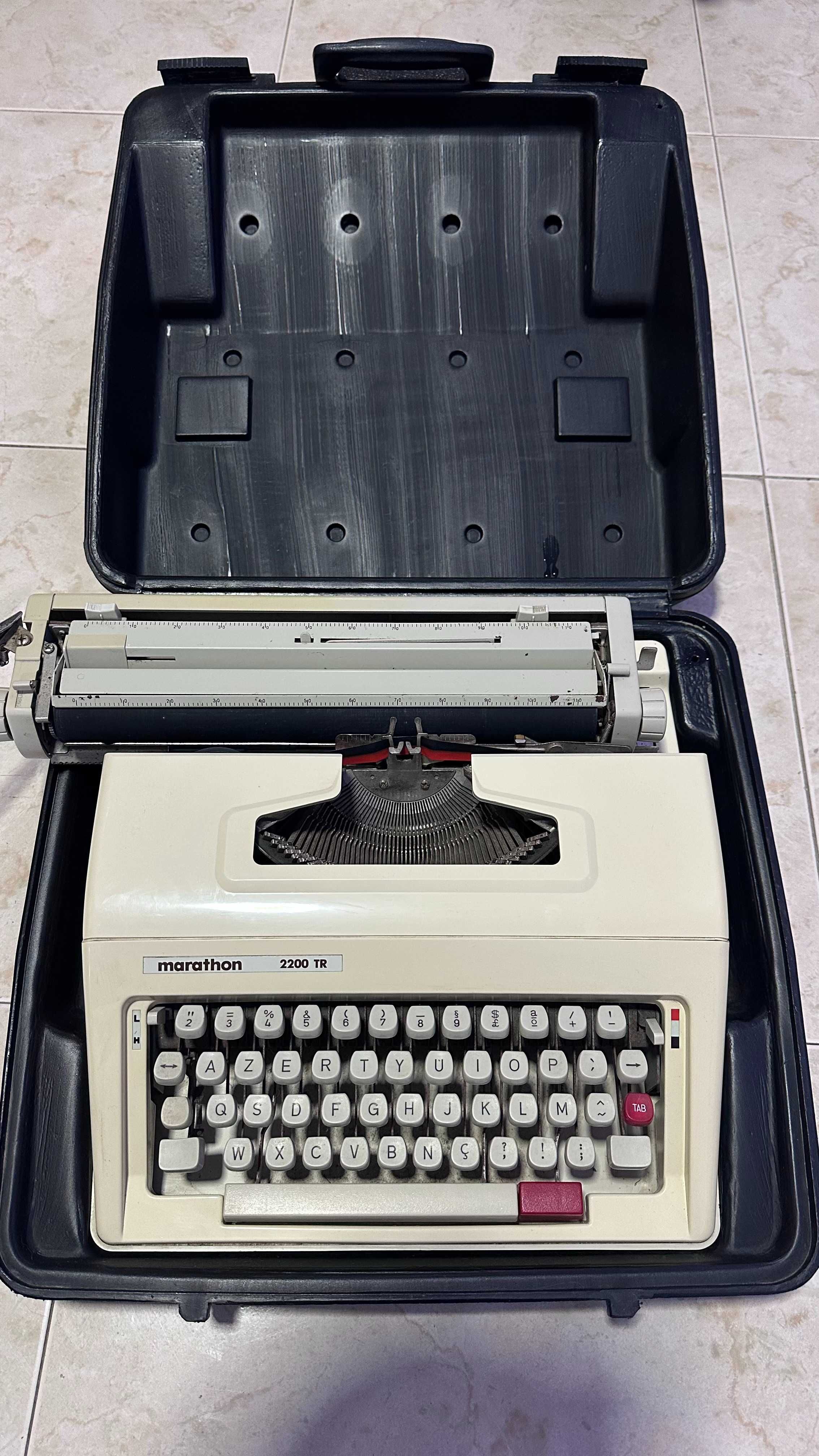 Máquina de escrever de marca Marathon 2200 TR