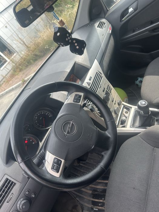 Opel Astra H 2008 1.6 benzyn