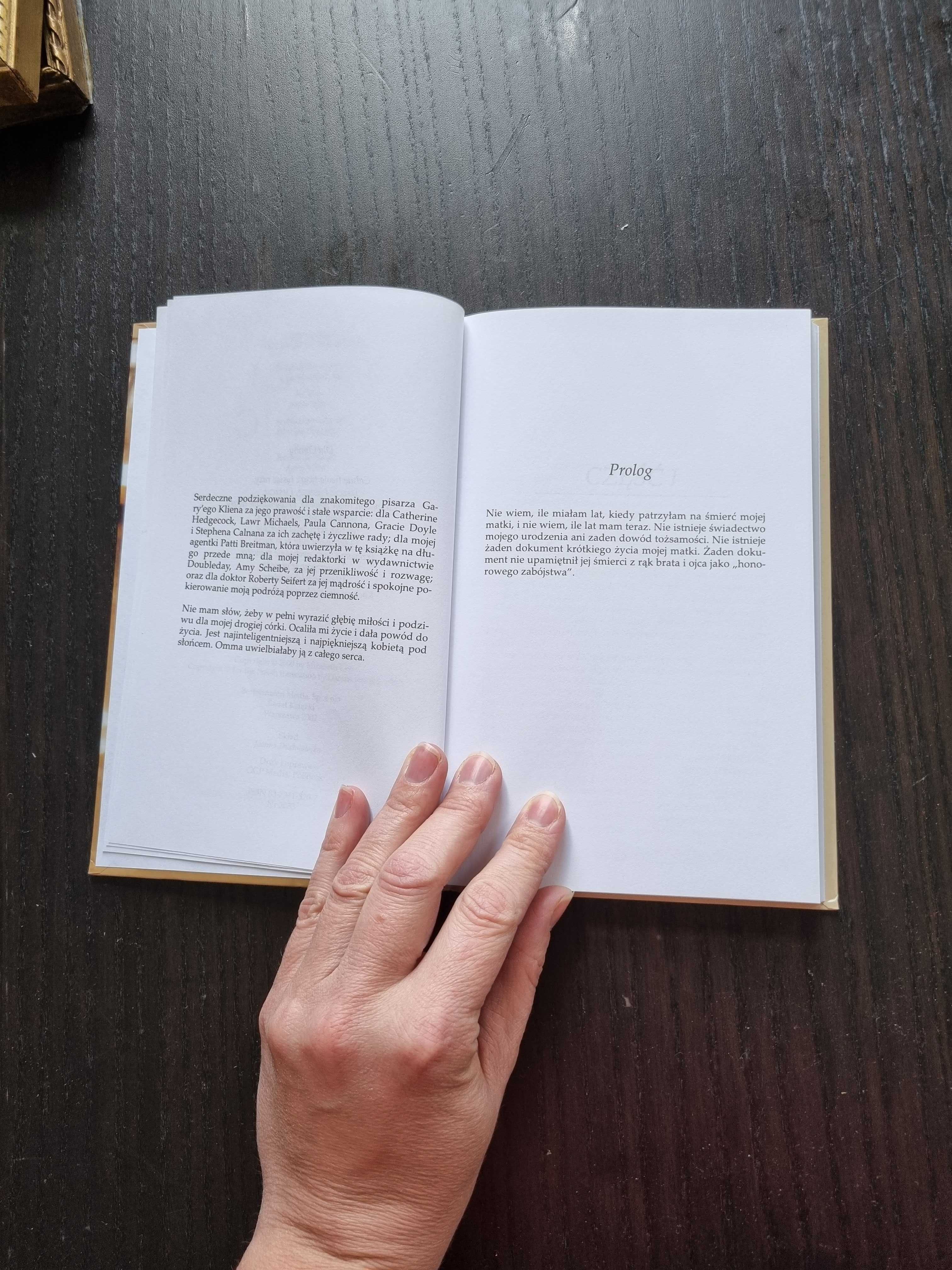 "Mniej niż nic" książka Elizabeth Kim
