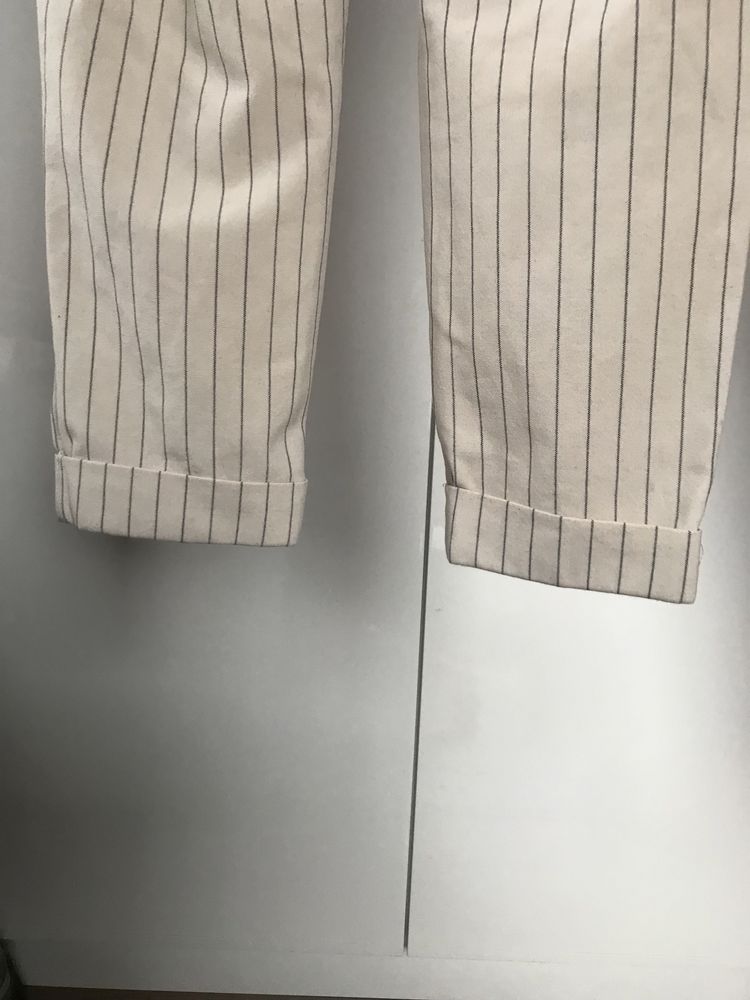 Beżowe, śliczne chinosy | Bershka