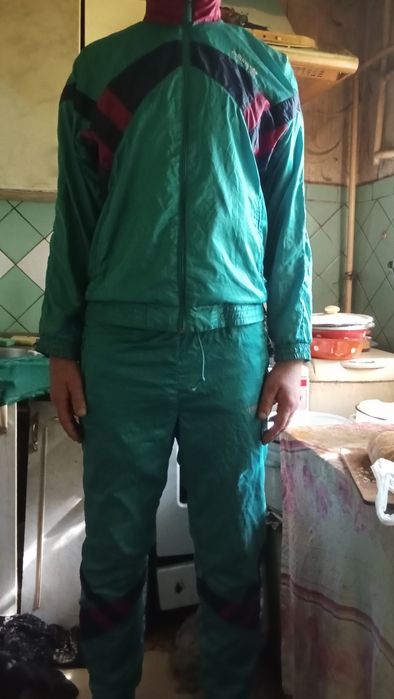 Белый и бежевый бюстгальтеры и оригинал adidas спортивный костюм