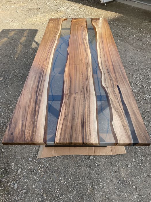 Stoły z dęba i orzecha z żywicy epoksydowej