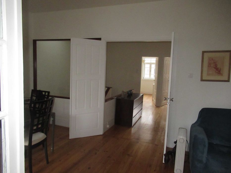 Arrenda-se moradia t2 com quintal