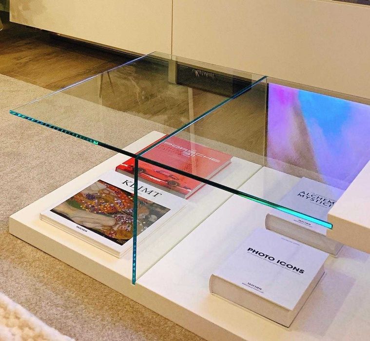 Mesa de centro moderna cor casca de ovo e vidro