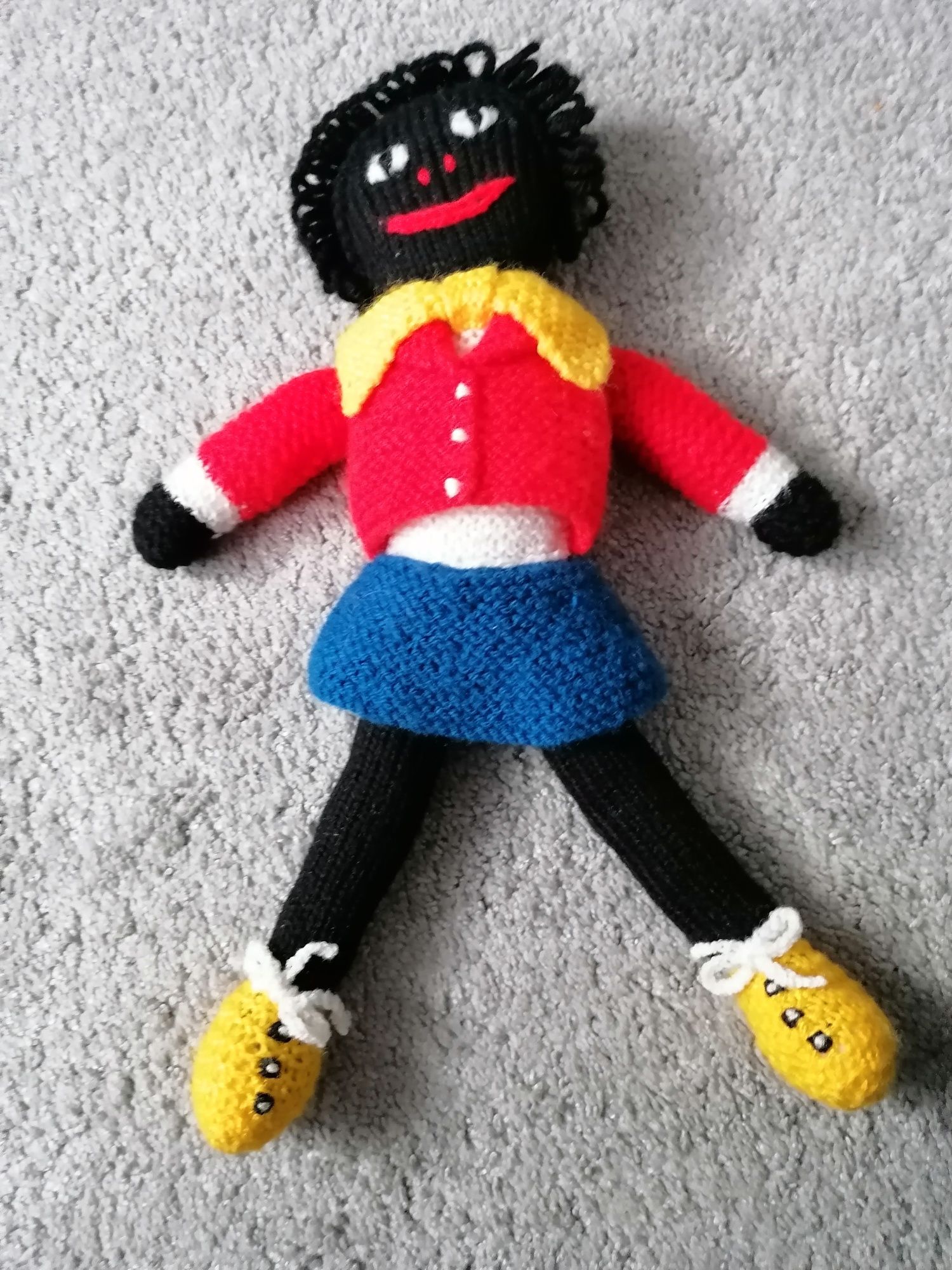 Sprzedam lalkę wykonaną na drutach 35 cm