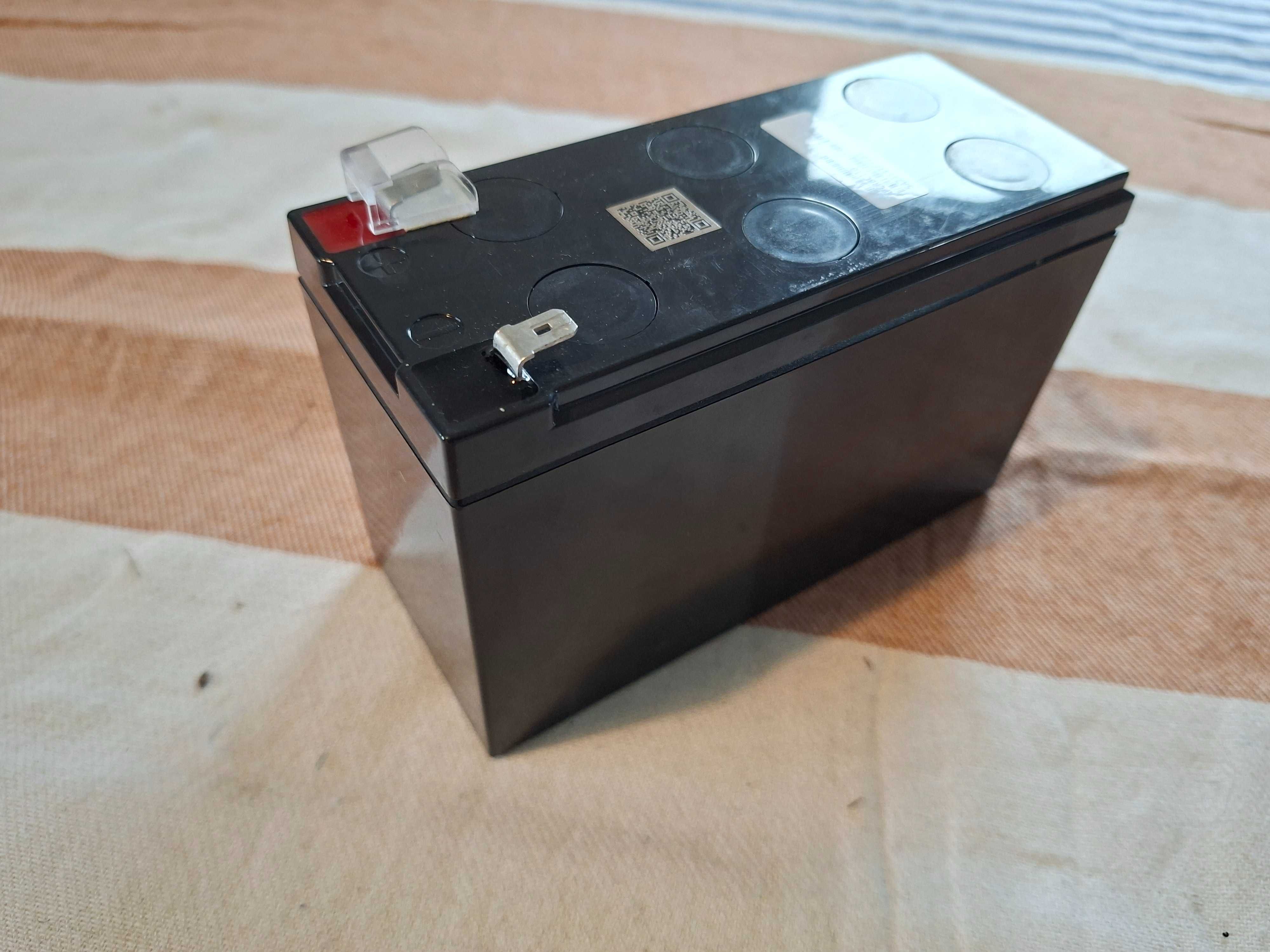 APC RBC17 - Wymienny akumulator do UPS APC BE700G-FR