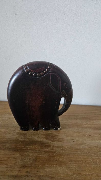 Elefante decorativo em madeira