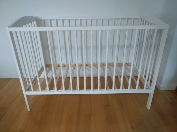 Białe drewniane łóżeczko niemowlęce 120x60 Klupś Henry