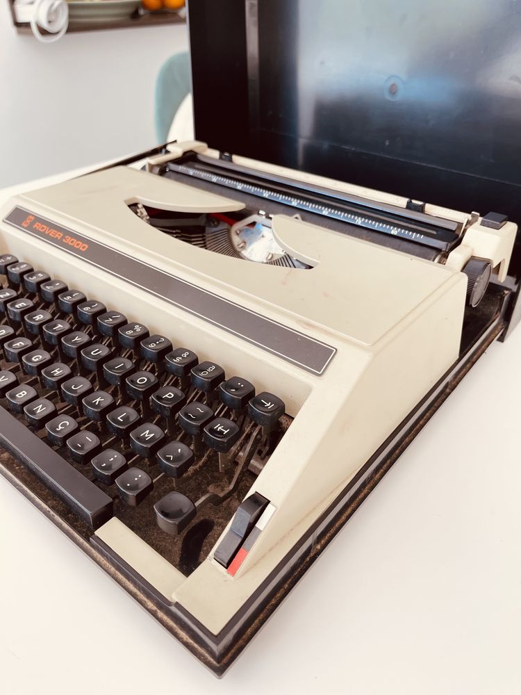 Máquina de escrever rover 3000