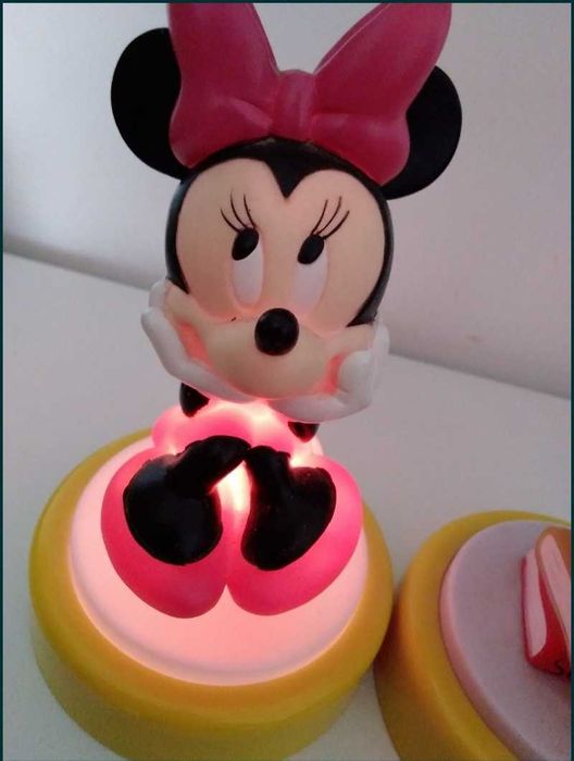 Par luzes de presença Mickey & Minnie, a pilhas.