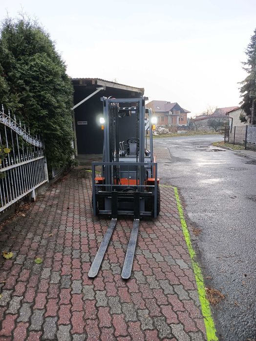 Wynajem Wózka Widłowego Elektryk  2,5 T 3,3 M  Wolny Skok
