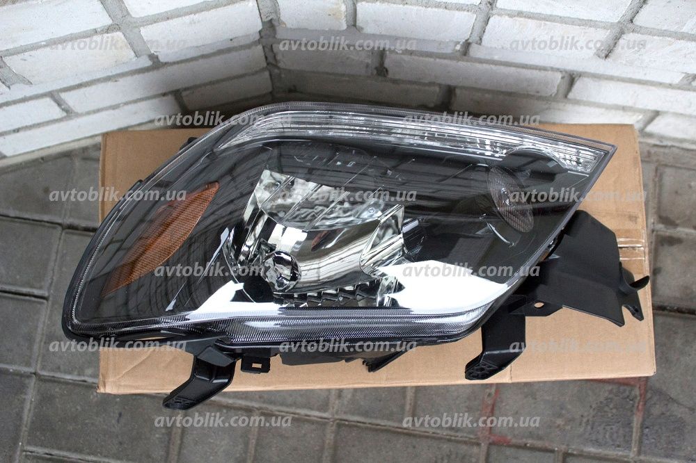 Передняя фара Mitsubishi L200, ASX, Colt, Outlander, левая, правая